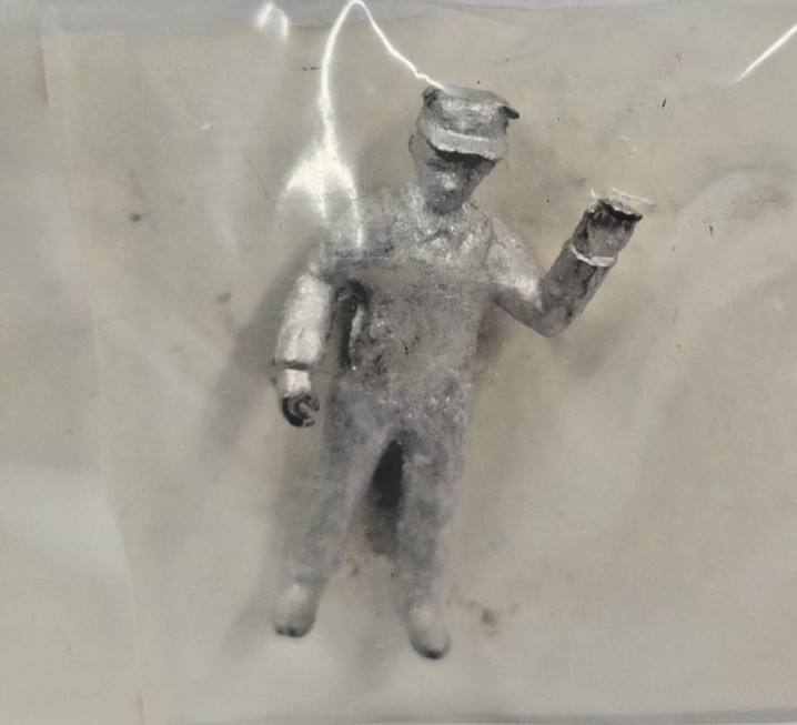 C.H.B. MODELS JD-65 OILING ENGINEER  WHITE METAL O SCALE FIGURE On3 On30 CHB