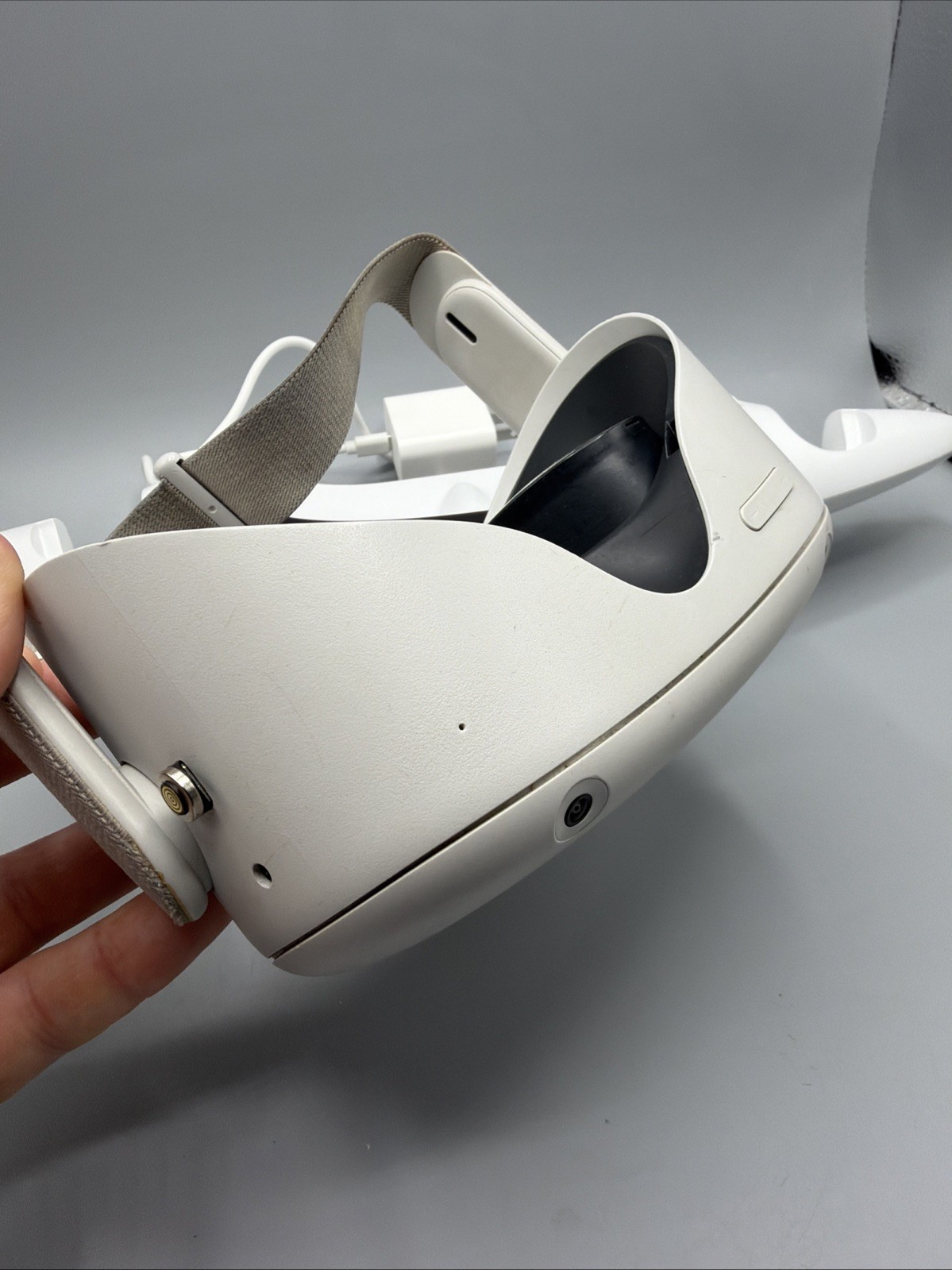 Meta Oculus Quest 2 Virtual Reality Headset White Needs Head Strap Replace