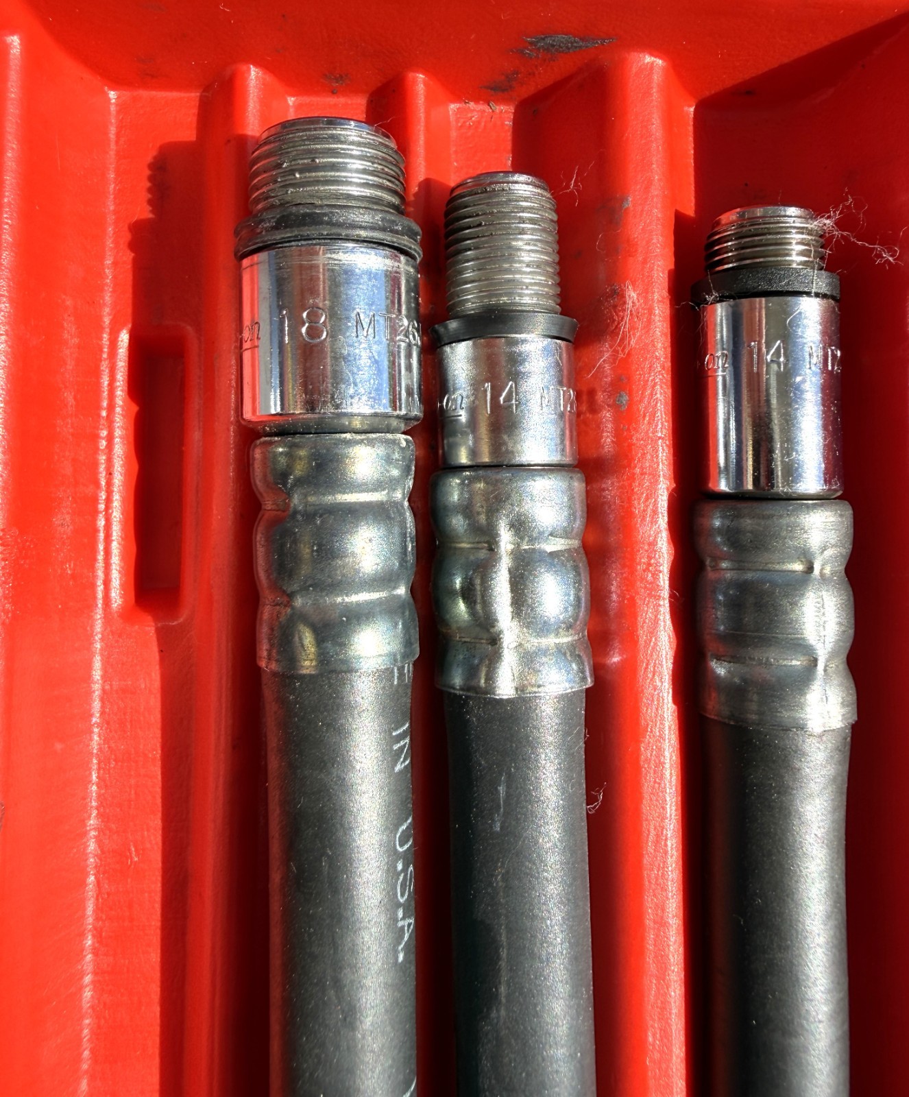 SNAP-ON COMPRESION GUAGE SET MODEL NO. MT308KB - AS PICTURED