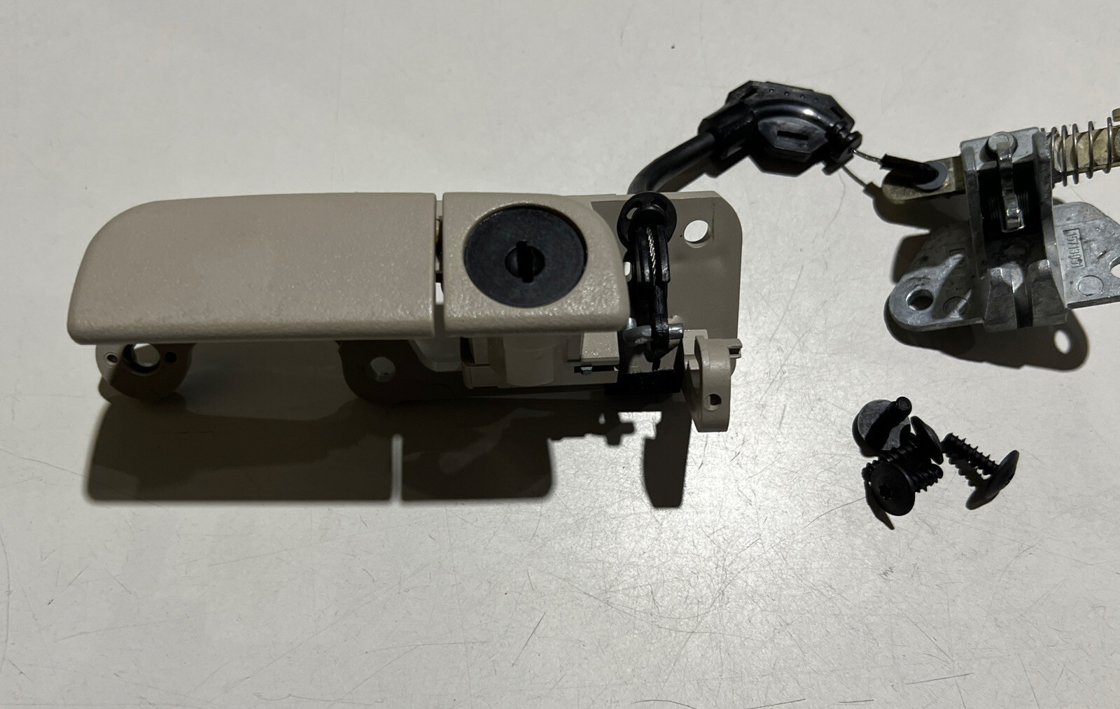 Cadillac Deville Glove box Compartment handle Shale Latch  2000-2005 No Key