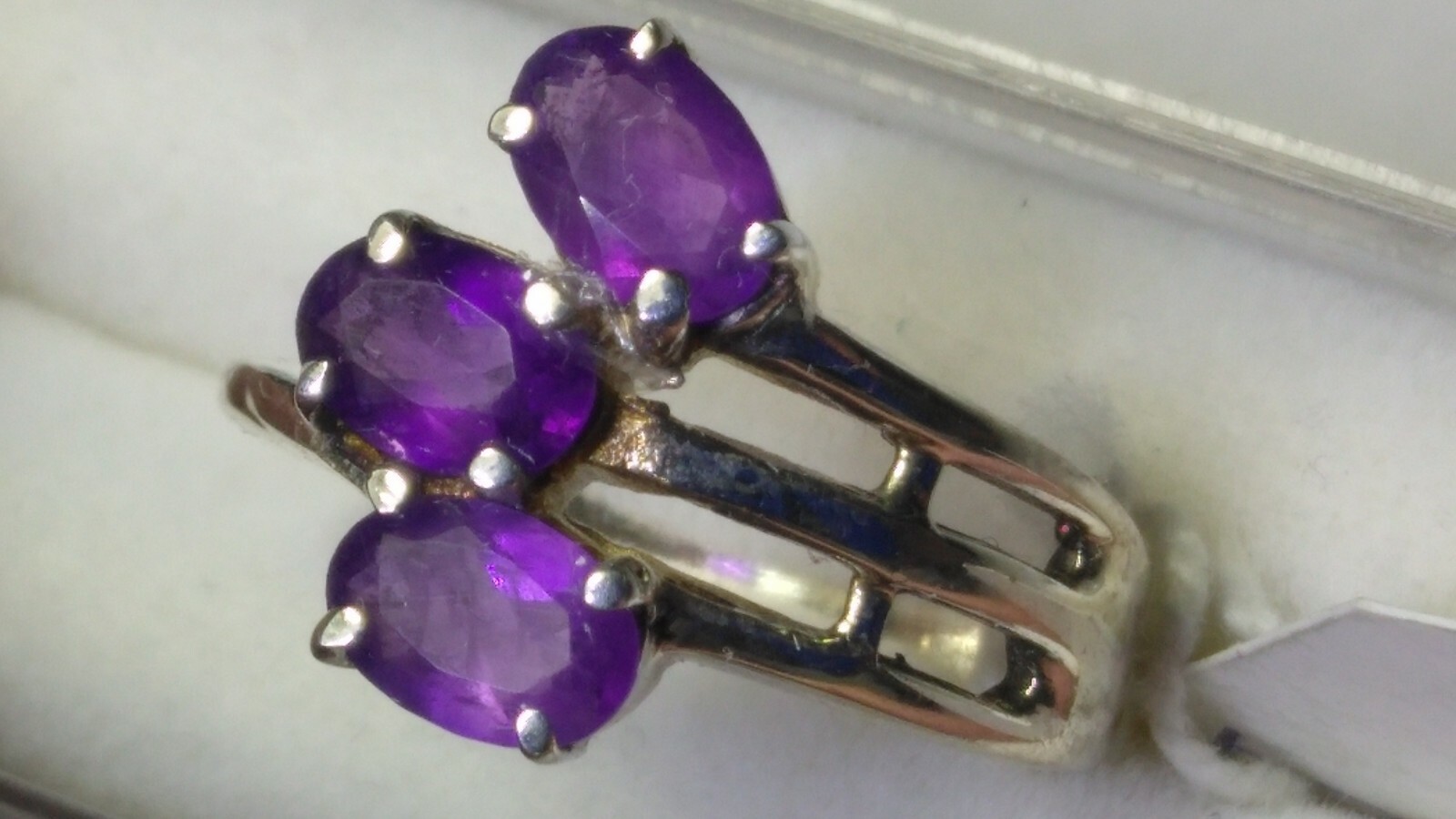 LIVELY UNTREATED NATURAL AMETHYSTS IN.925 STERLING SILVER RING IN SIZE 6.25-6.5!