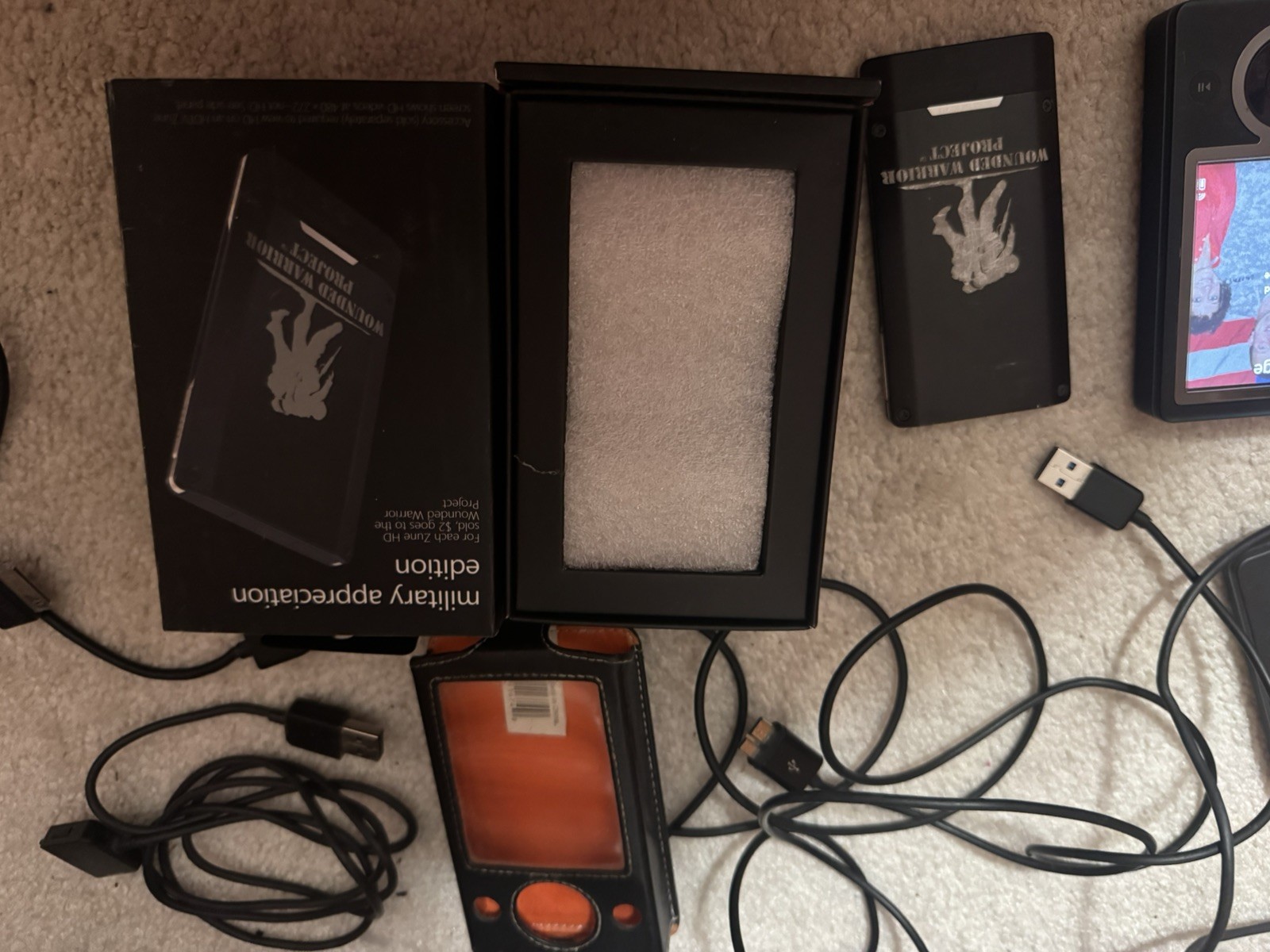 Microsoft Zune 30GB Brown Digital Media Player Bundle - GOTG READ...