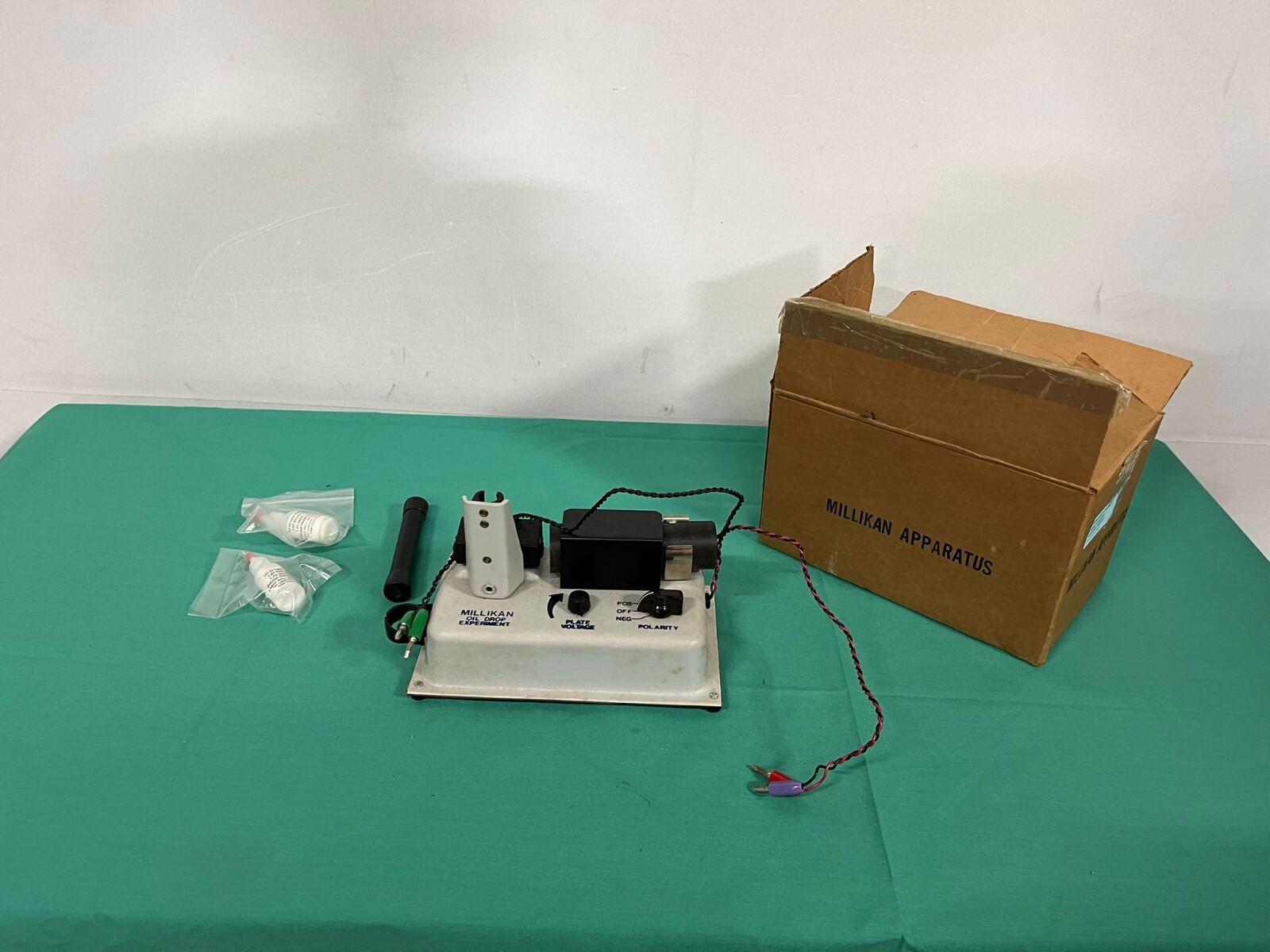 Millikan Apparatus Oil Drop Experiment
