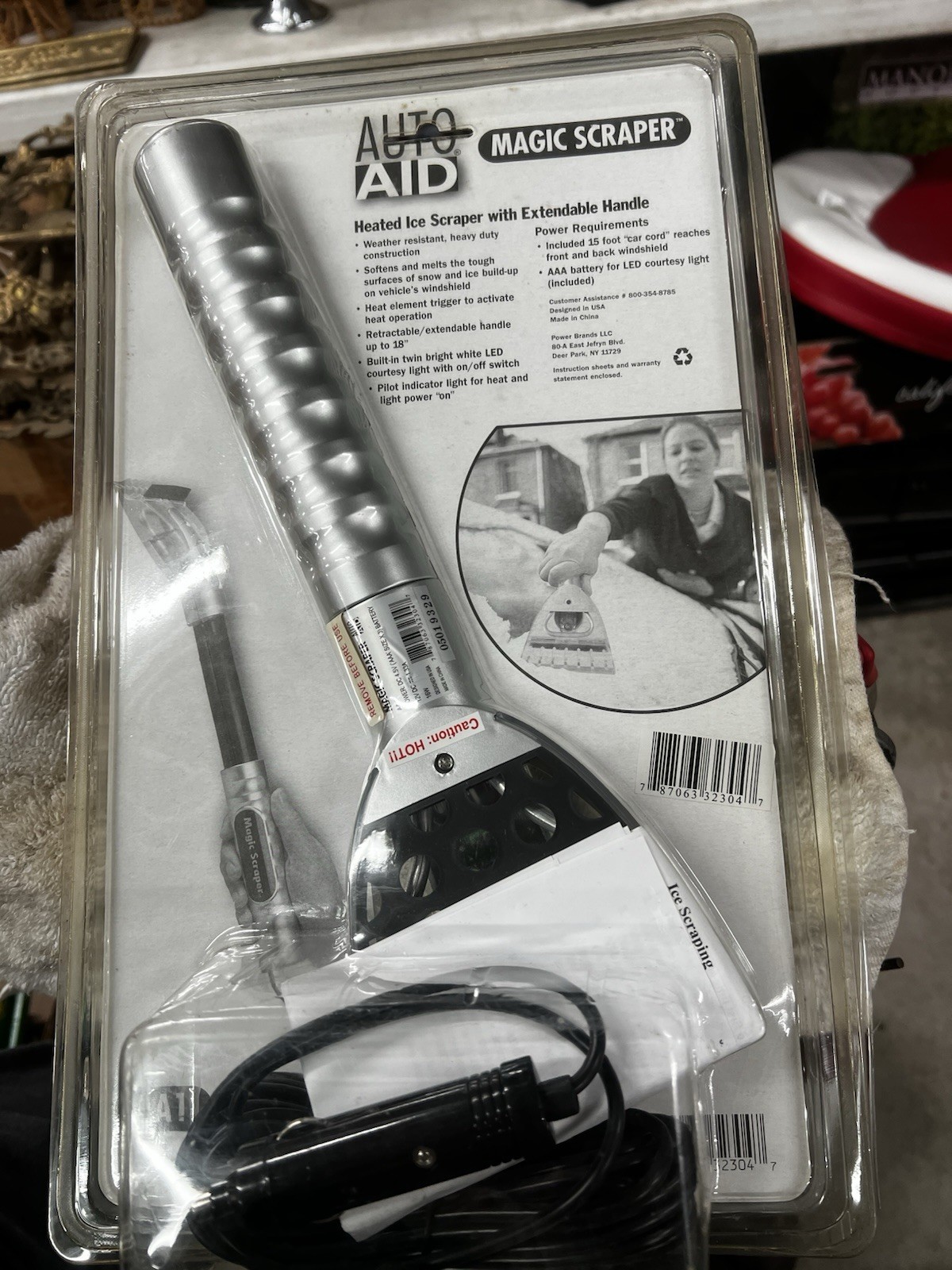 “ BRAND NEW “ AUTO AID MAGIC HEATED ICE SCRAPER W/ EXTENDABLE HANDLE