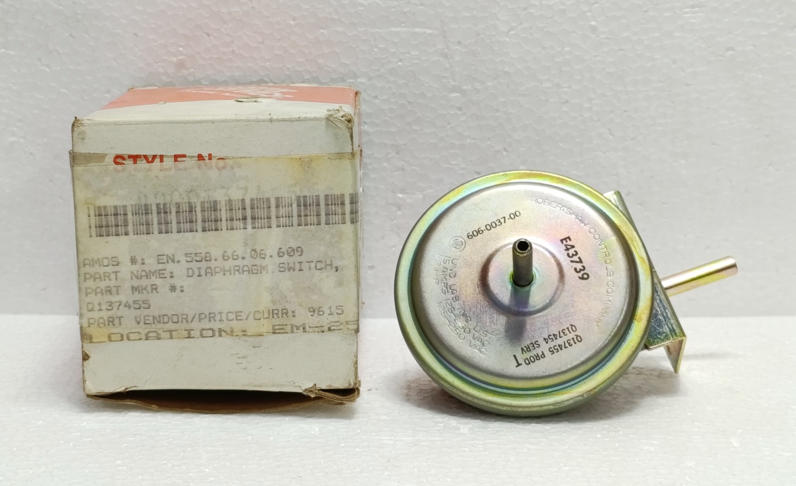 ROBERTSHAW Q137455 E43739 DIAPHRAGM SWITCH 606-0037-00 15A 1/2HP NEW SURPLUS