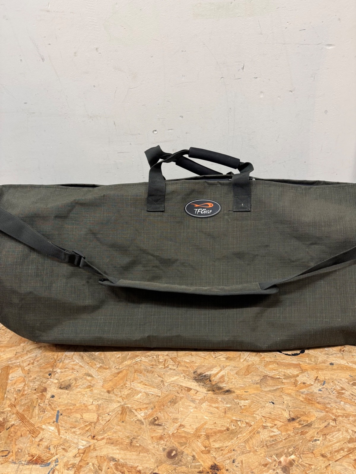 CARP COARSE FISHING TACKLE - TF GEAR XL CLOTHES OR SLEEPING BAG CARRYALL