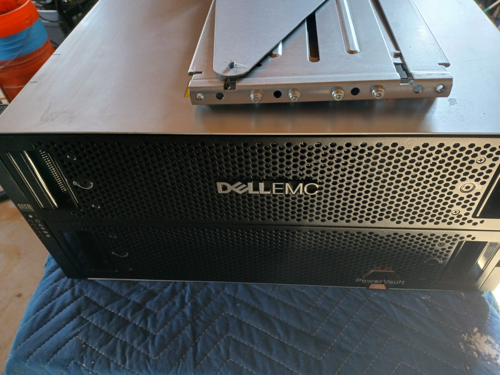 Dell EMC  Powervault  ME4084 storage array dual  12GBps SAS  controllers FXGPW