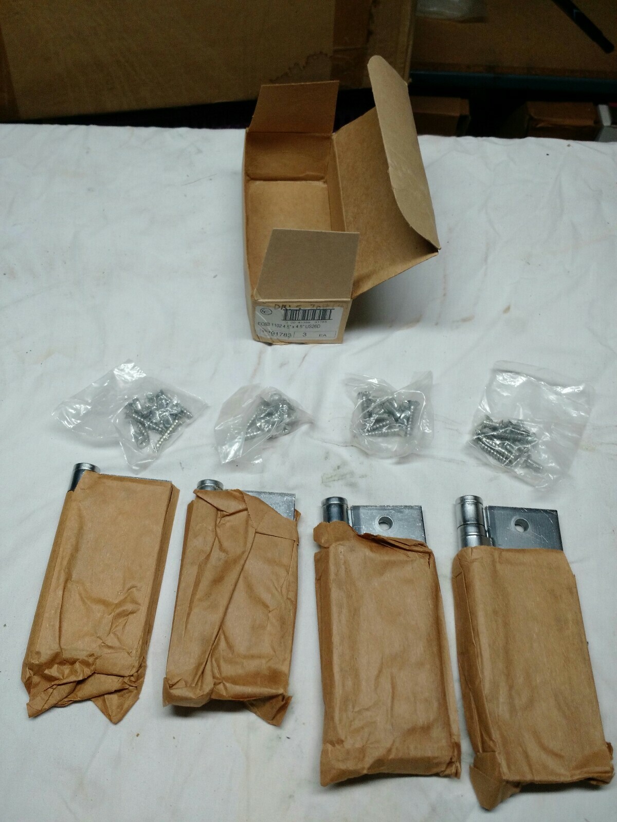 Qty:4 NEW SEALED Hager ECBB1102, Ball Bearing, Heavy Weight Door Hinges US26D