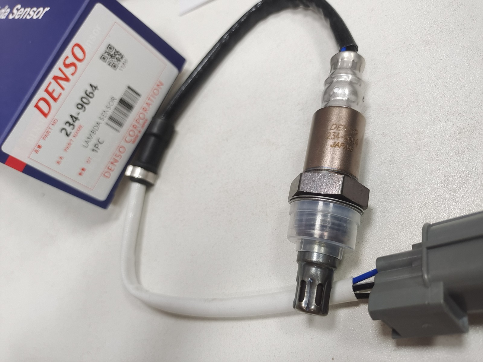Upstream Oxygen Sensor OEM DENSO 234-9064 For 2004 HONDA Element 2.4L-L4
