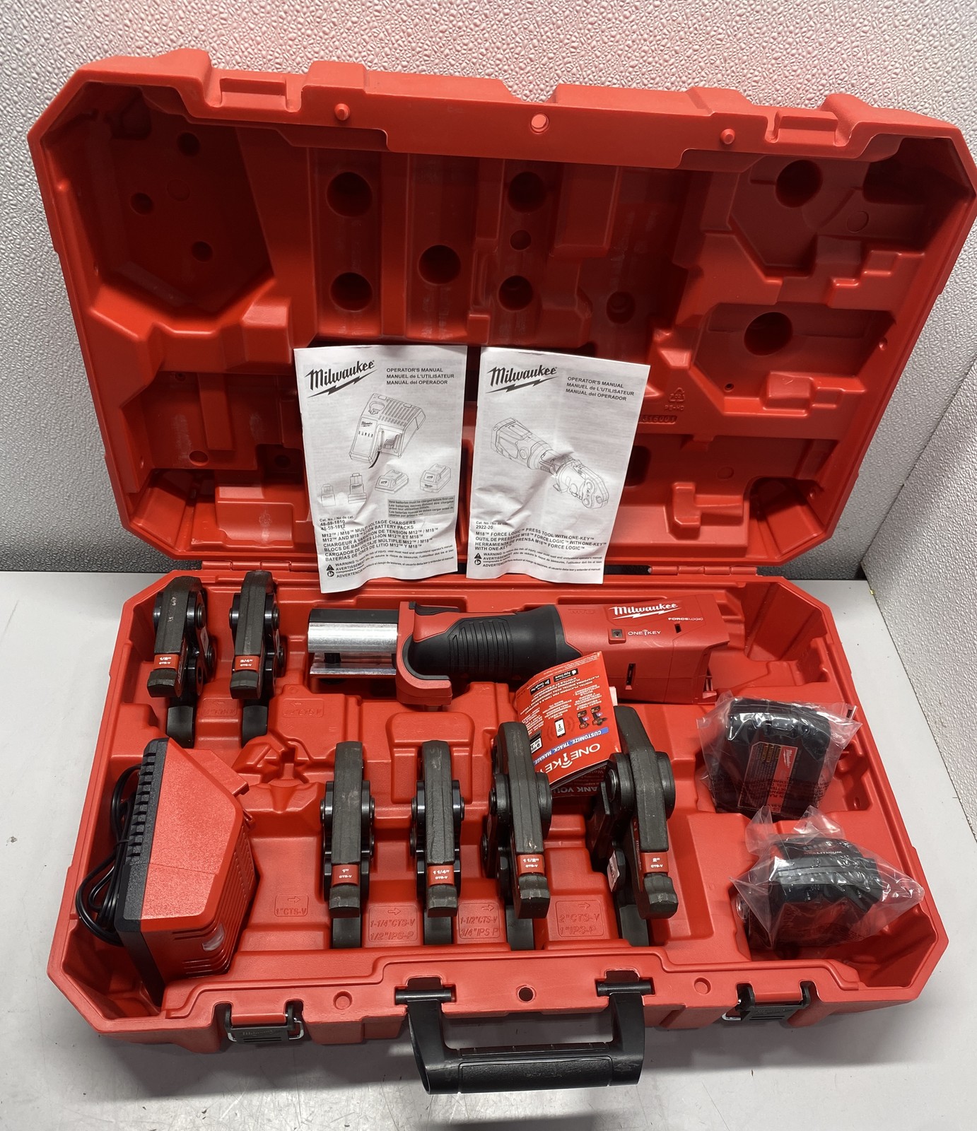 Milwaukee FORCE LOGIC Press Tool Kit with 1/2 in. - 2 in. Jaws Kit 2922-22