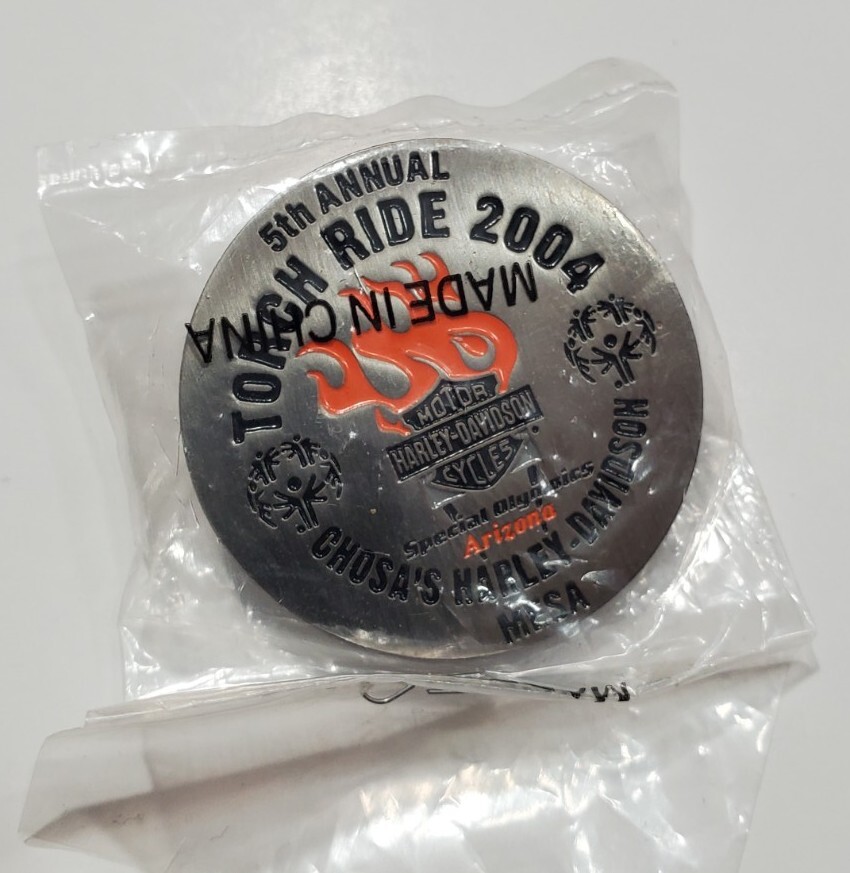 HARLEY-DAVIDSON MOTOR CYCLES PIN BADGE 5TH ANNUAL TOURCH RIDE 2004 SEALED
