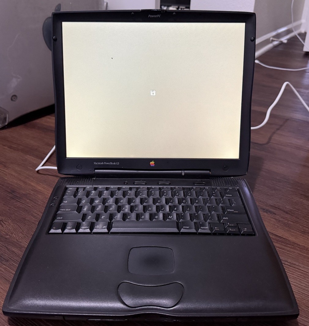 Vintage  Black Apple Macintosh Mac PowerBook G3 , Untested