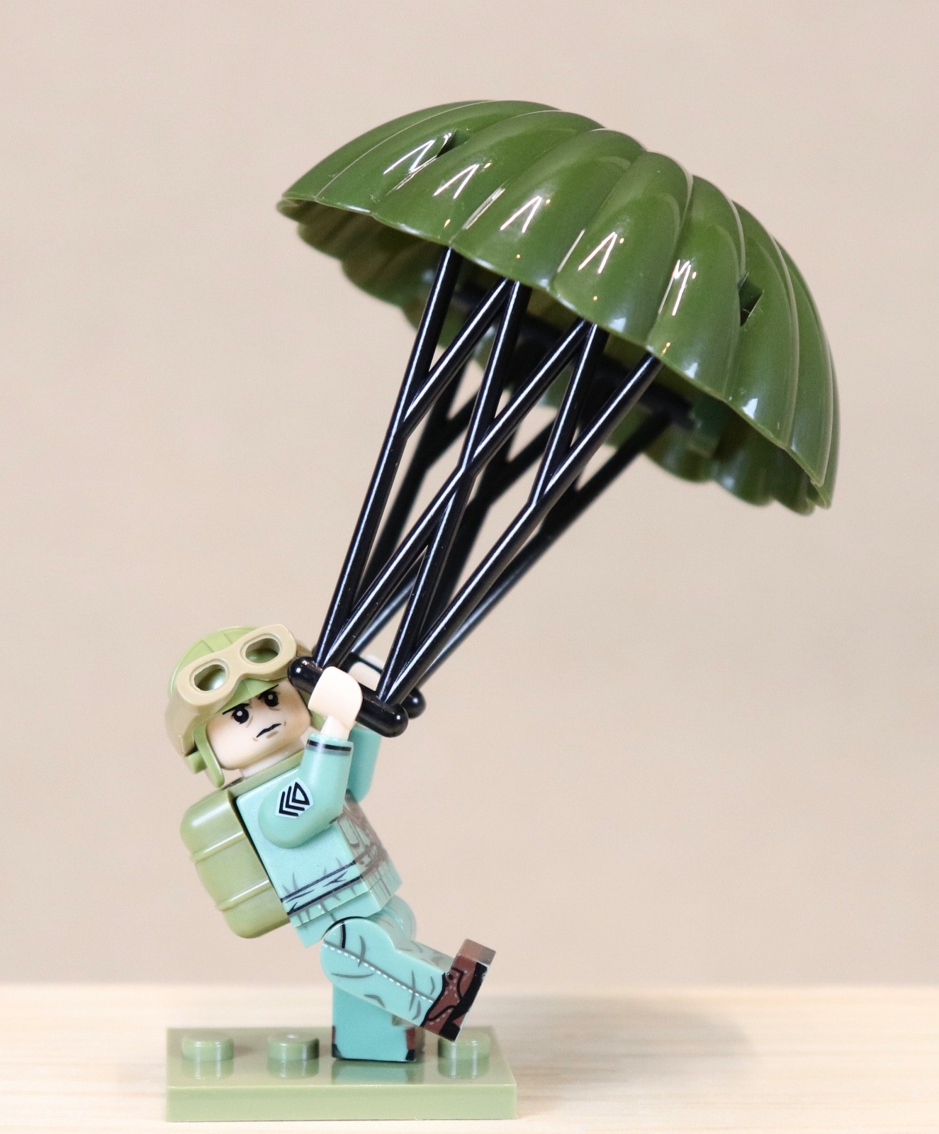 Military Paratrooper Parachute Soldier US Army Men Historical War Battle NEW