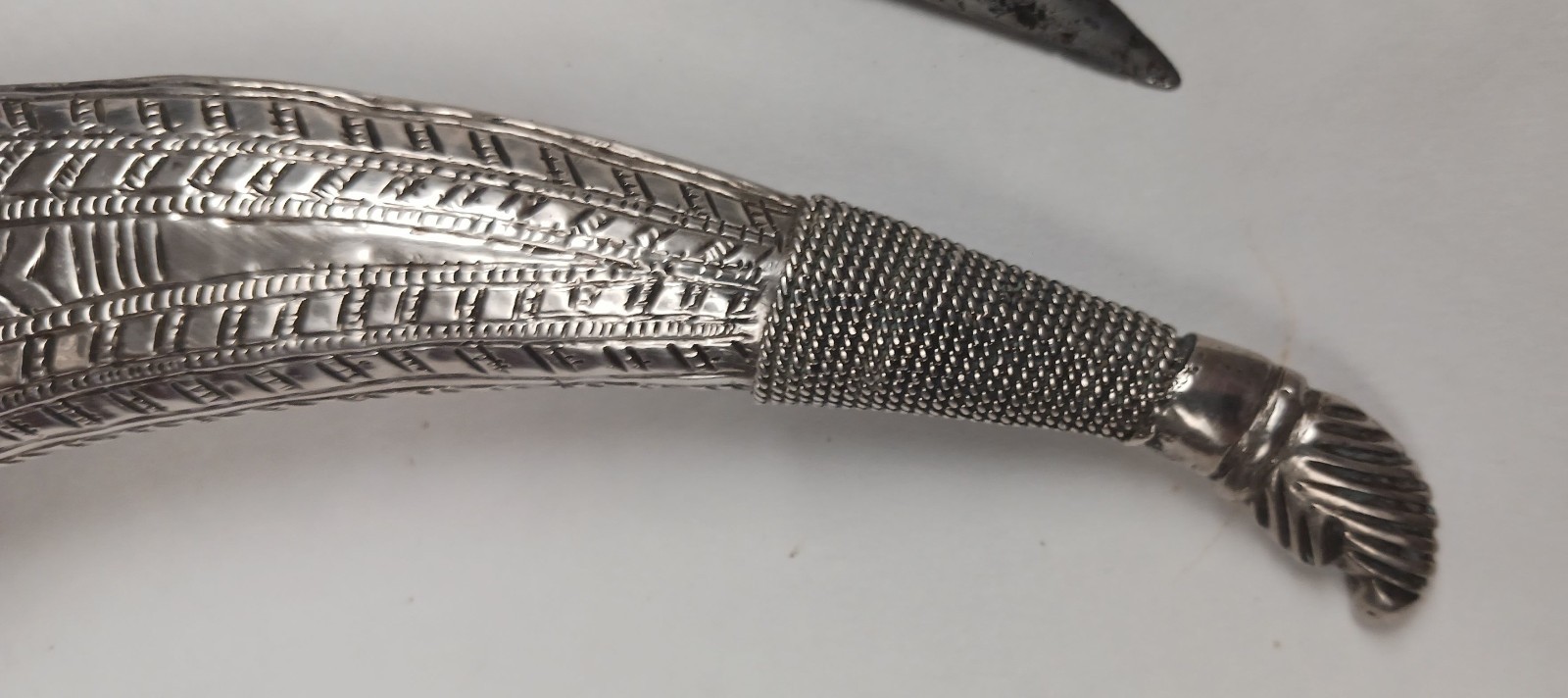 ANTIQUE INDO-ISLAMIC JAMBIYA DAGGER, WOOTZ BLADE, SILVER SCABBARD, HORN HANDLE