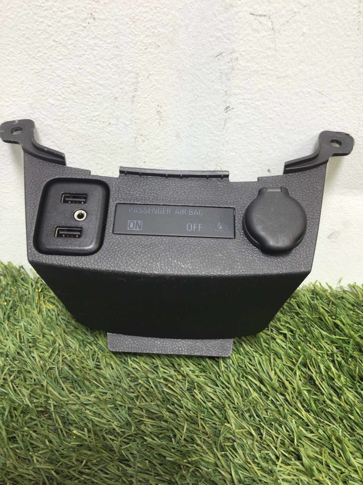 ✅ 2019 CHEVY TRAX Center Console Trim Bezel Cover Panel & USB Jack OEM