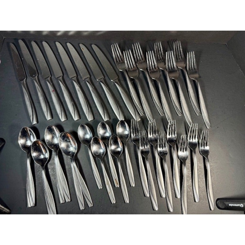 37 pc Oneida Camlynn Mirror Cleo Stainless Flatware