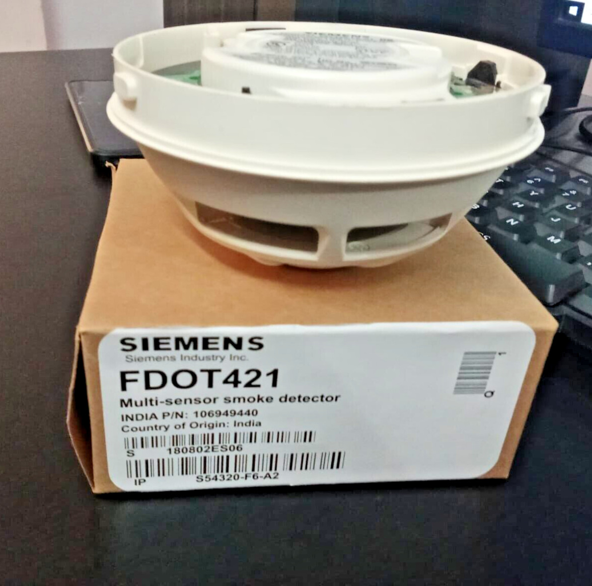 1PC- SIEMENS FDOT421 Multi-Sensor Smoke Detector Model 106949440 with base- NEW