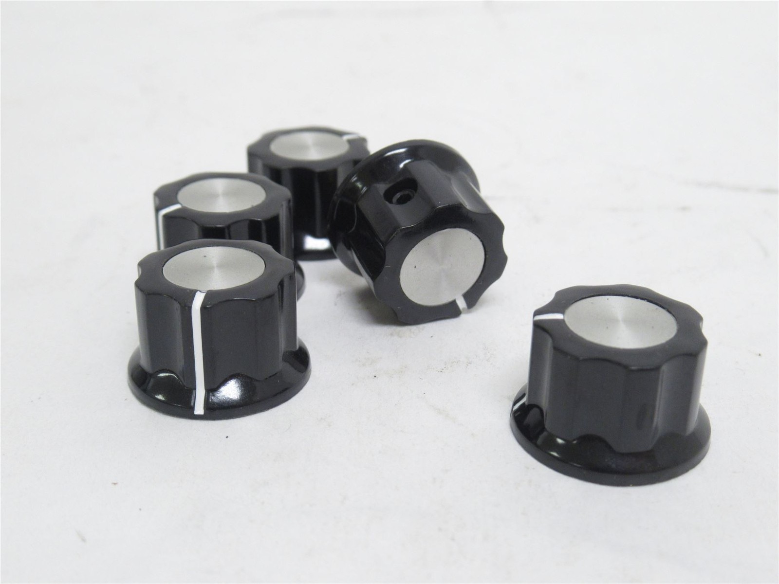 234526 New-No Box; TE Connectivity PKES60B1/8 Lot-5; Fluted Knobs; 3.20mm