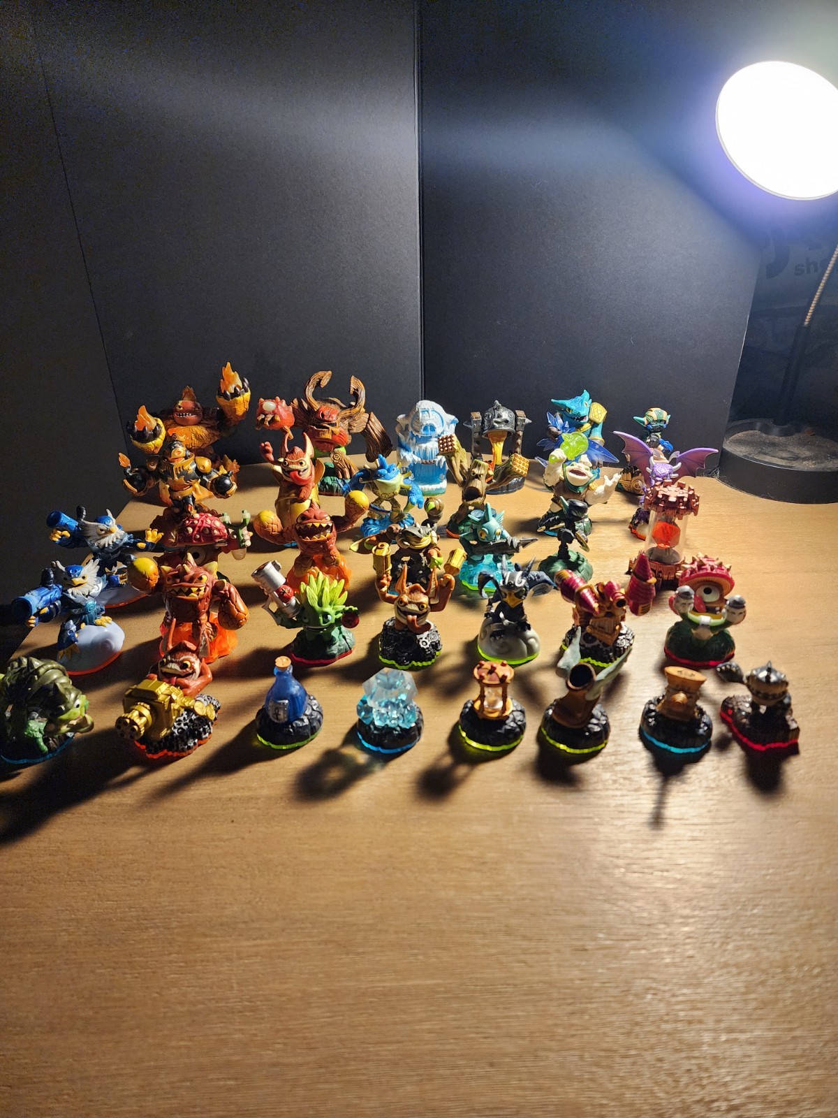 Mixed Lot Of 34 Skylanders ~ Trap Team, Swamp Force, Giants & Others All Bases