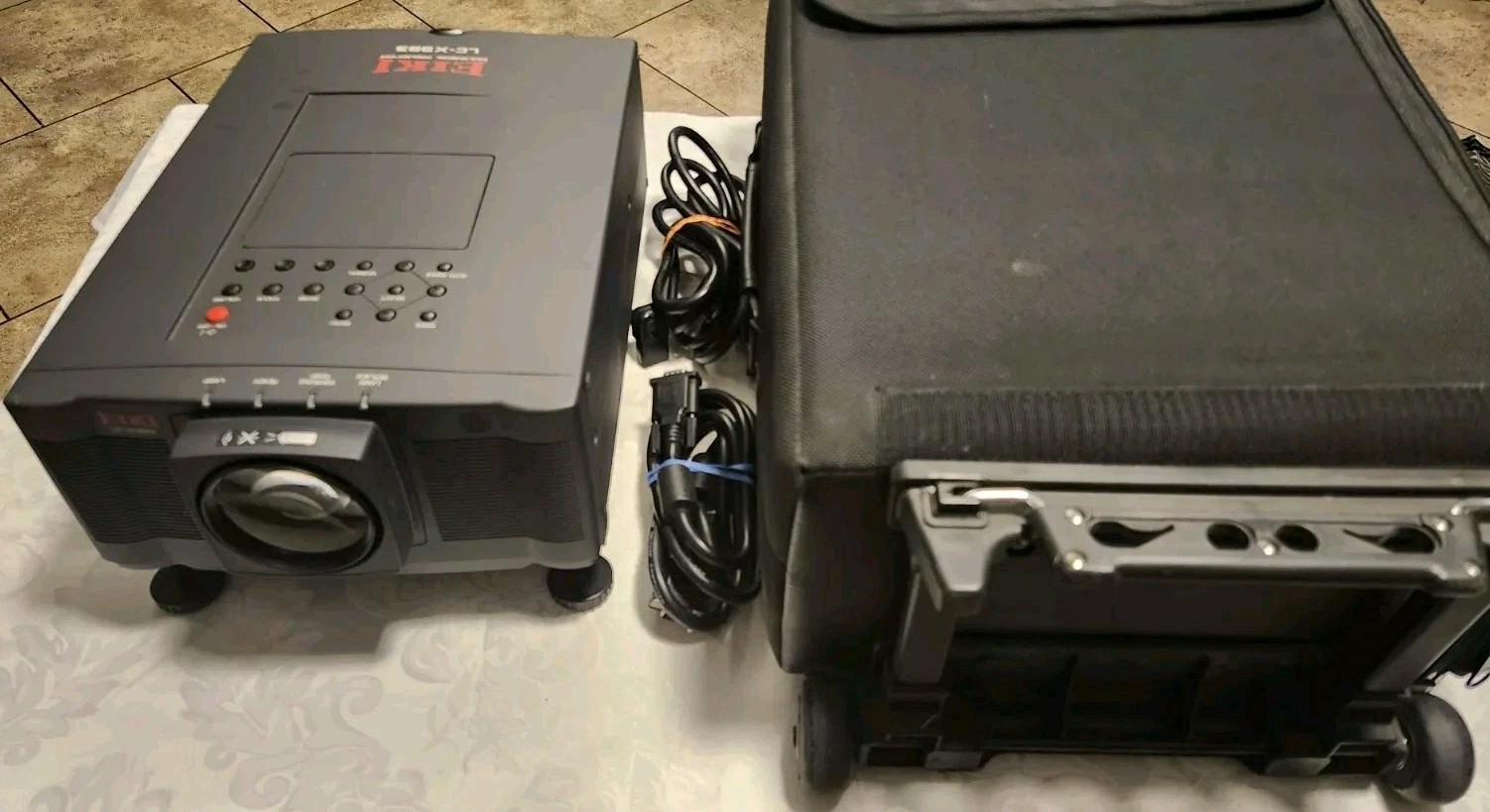 Eiki LC-X893 Multimedia Projector Built In Speakers Retro Gaming  Movies RCA VGA