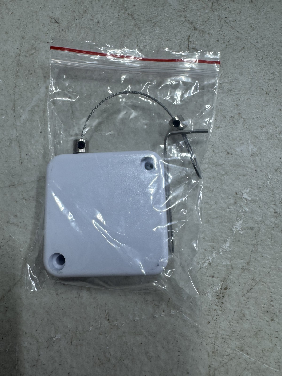 Retractable Cable Lock,Remote Control Anti-Lost 4.3 ' Rope 250g White 2pcs