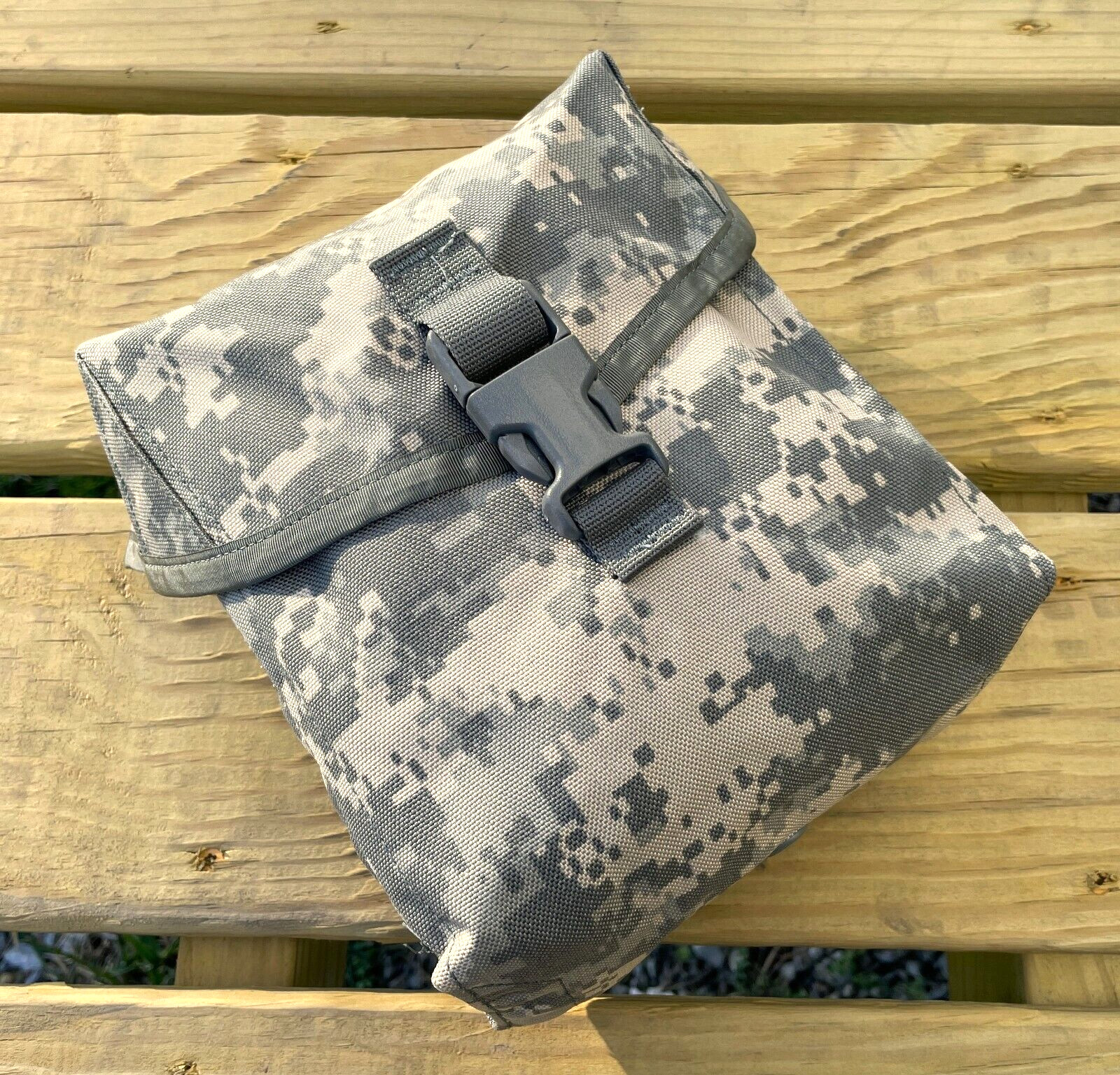 USGI MILITARY ACU DIGITAL CAMO MOLLE II 200 ROUND UTILITY SAW GUNNER POUCH NIB!