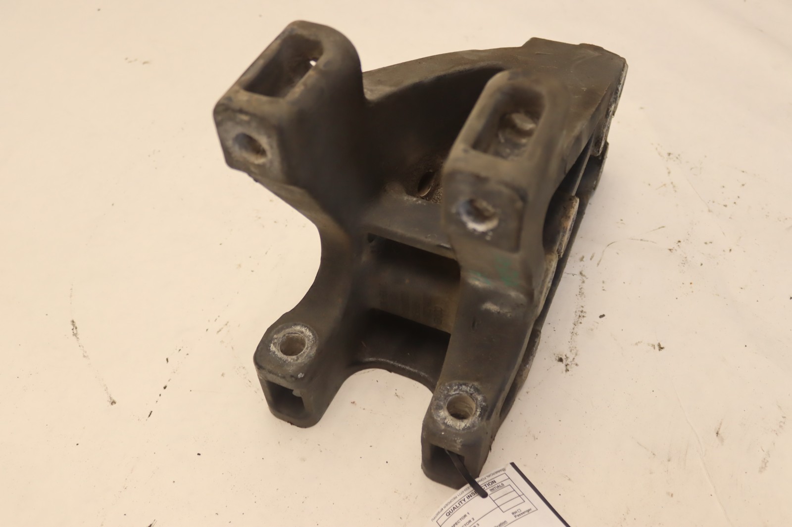 2013-2021 PETERBILT 579 PACCAR LEFT SIDE FLEX AIR SPRING HANGER MOUNT OEM