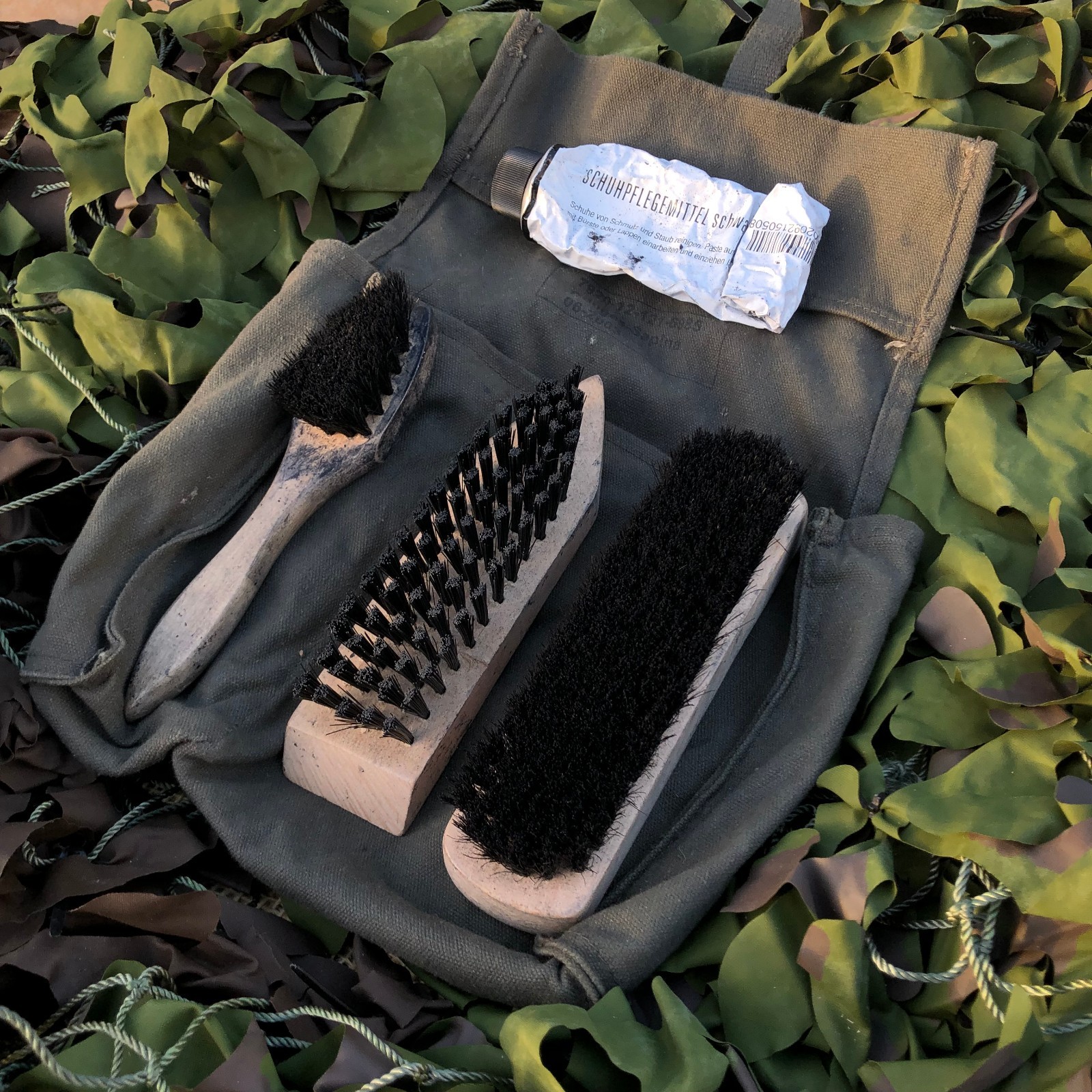 German Army Bunderwehr Three Brush Boot Cleaning Kit / Putzzeug - Issued