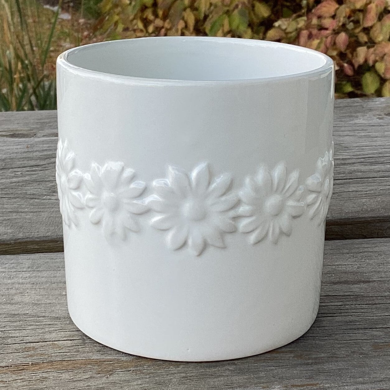 Shiny White With Daisy Pattern Planter