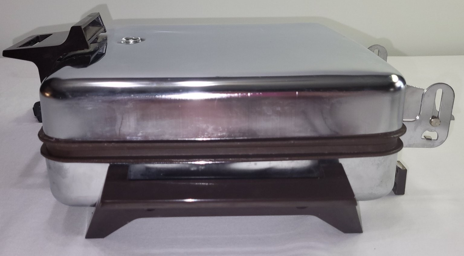 Toastmaster Model 269A Waffle Baker Stainless Steel Removable Reversible Plates