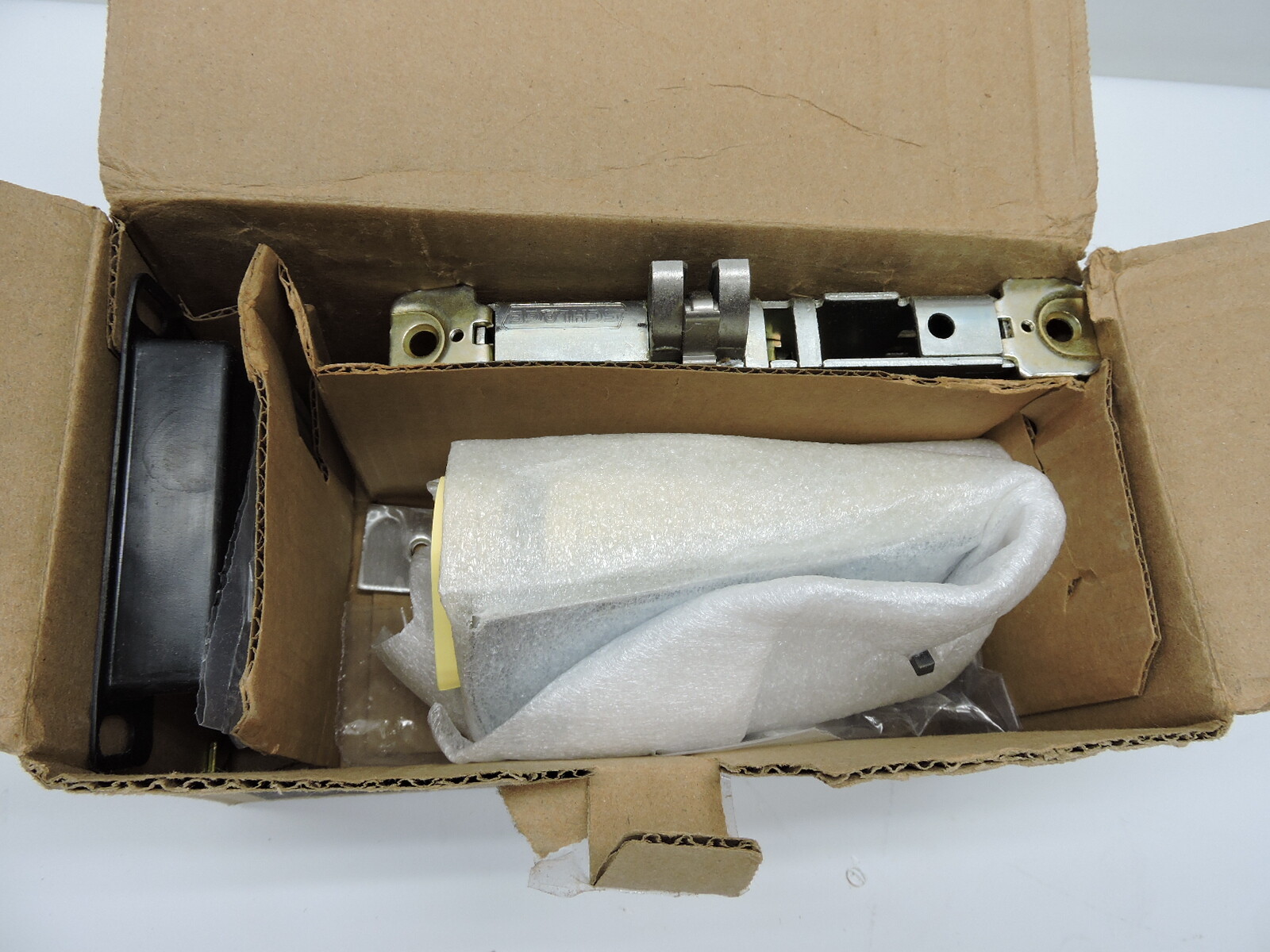 Schlage L9040 LAT 626 00A RH - NOB NEW!