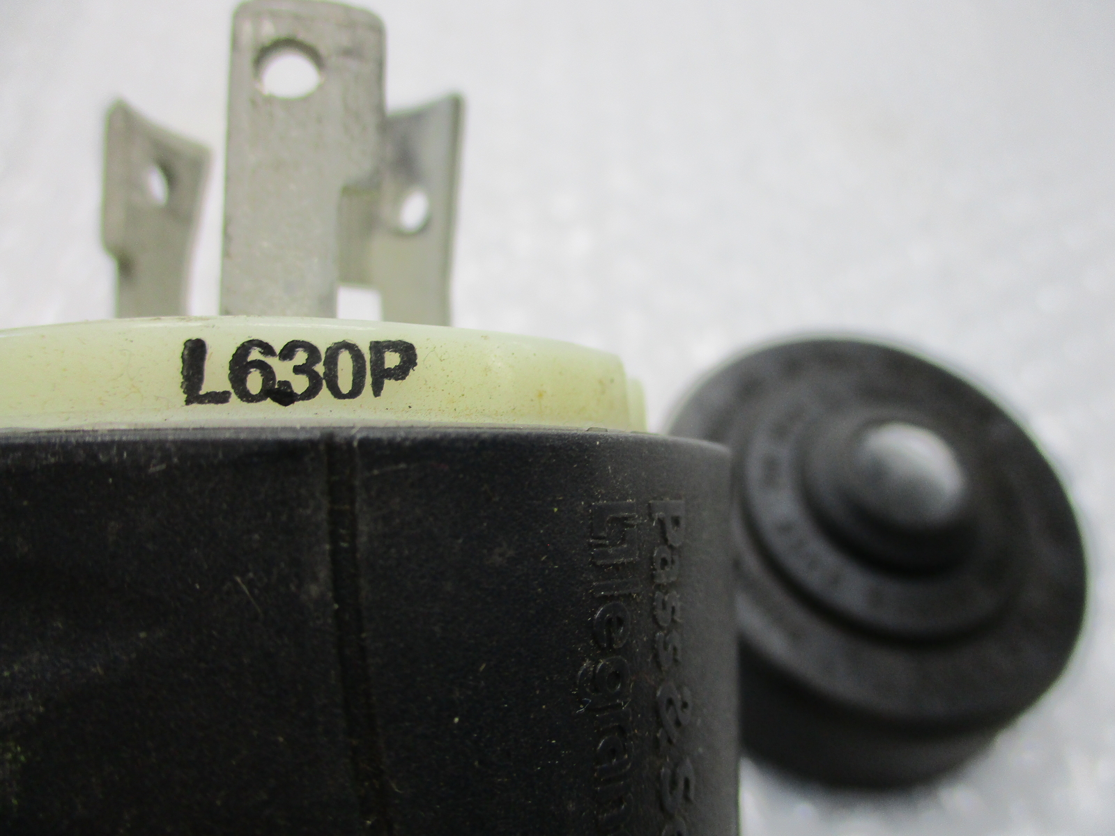 PASS & SEYMOUR L630P PLUG NSNP
