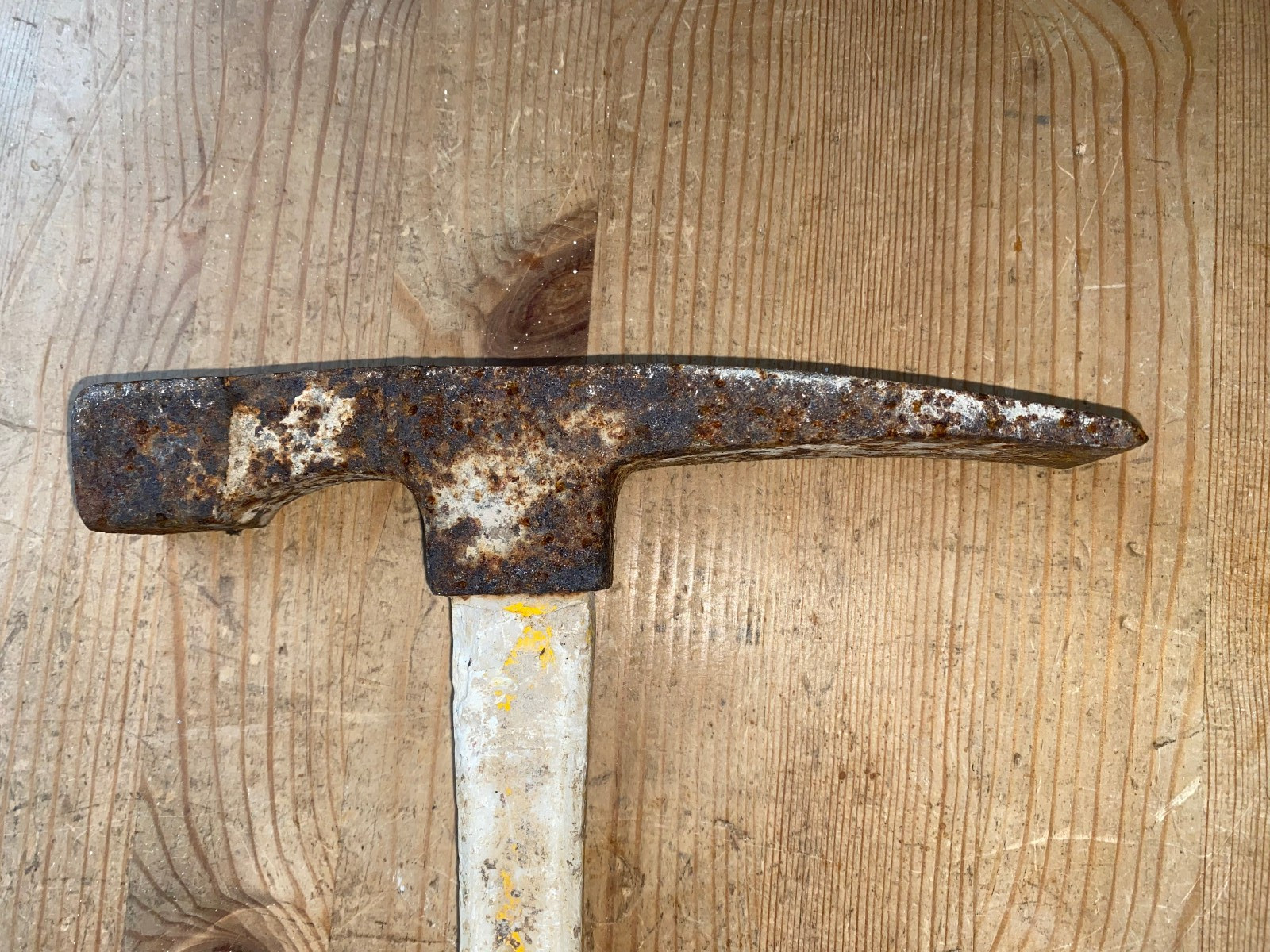 Bricklayer Mason's Hammer With Nylon Grip