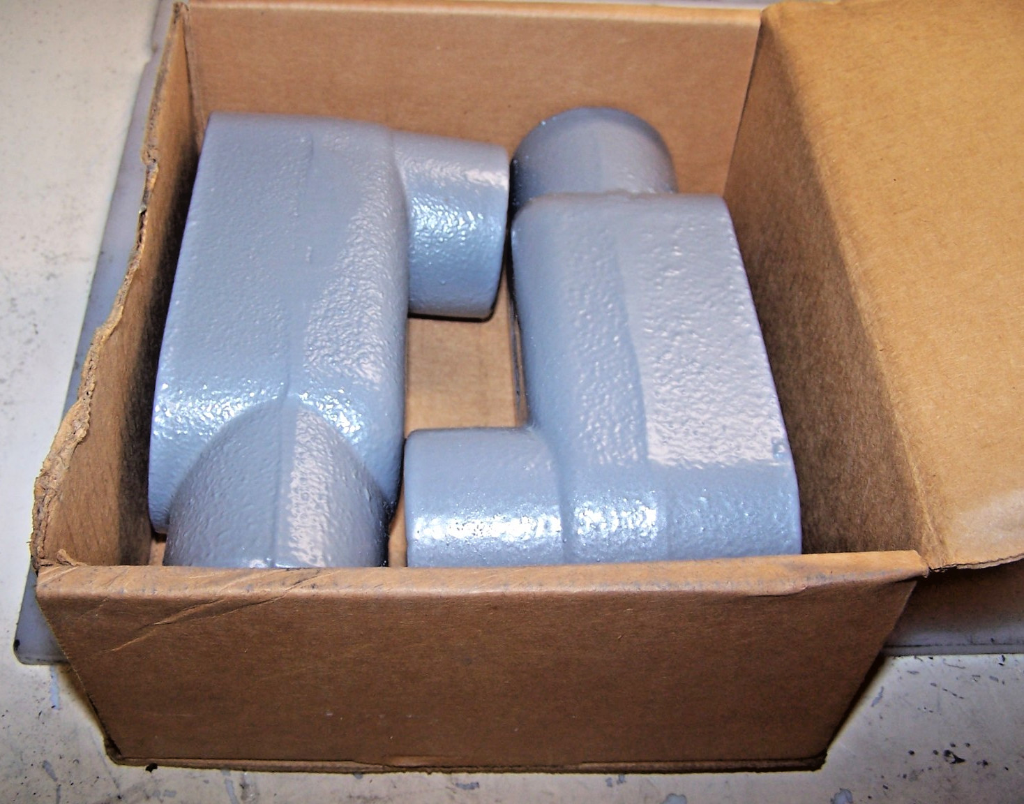 2) New Hubbell Killark LB Conduit Body 1-1/2" Gray Iron  LB57   BOX OF 2