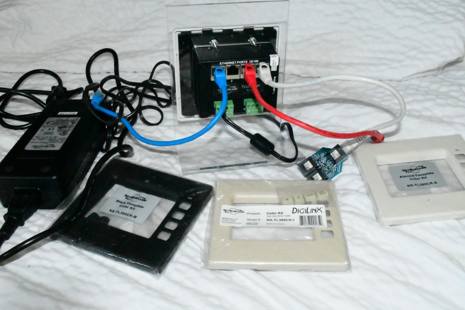 Netstreams Touchlinx TL380 Touchscreen Controller VERY CLEAN W FACEPLATES W5a3