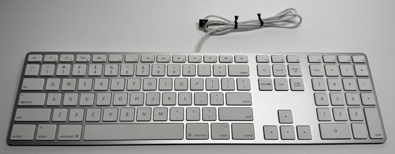 Apple A1243 Aluminum Wired Keyboard MB110LL/A, Genuine OEM