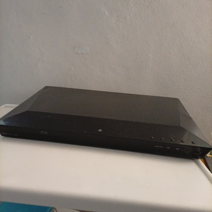 Sony 3D Blu-ray BDV-E2100 Home Theatre System Receiver Parts or Repair.