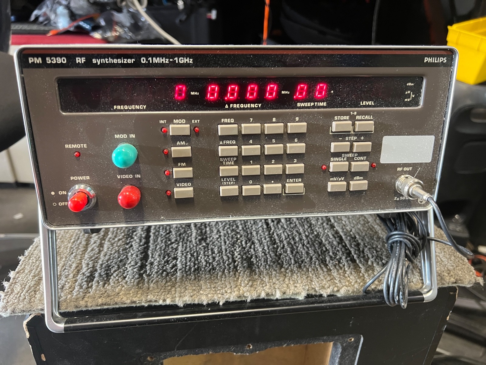 Philips PM5390 RF Generator, 0.1MHZ-1GHZ