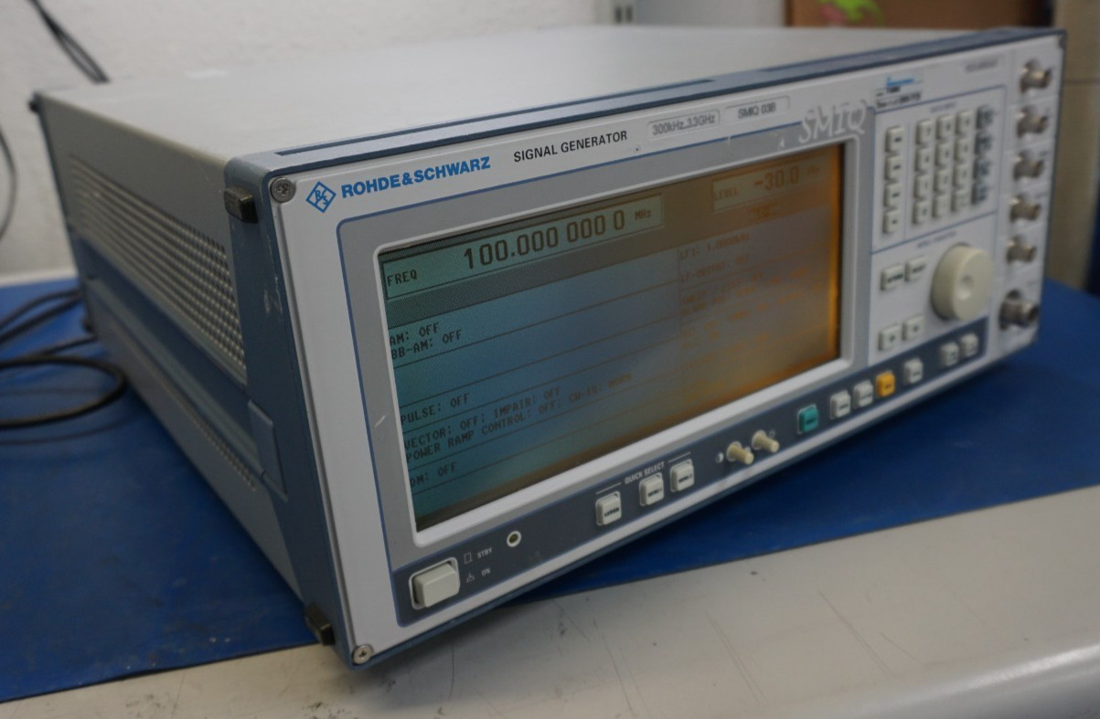 Rohde & Schwarz SMIQ03B, Signal Generator, 300kHz-3.3GHz, OPTS B1, B11, B20, B50