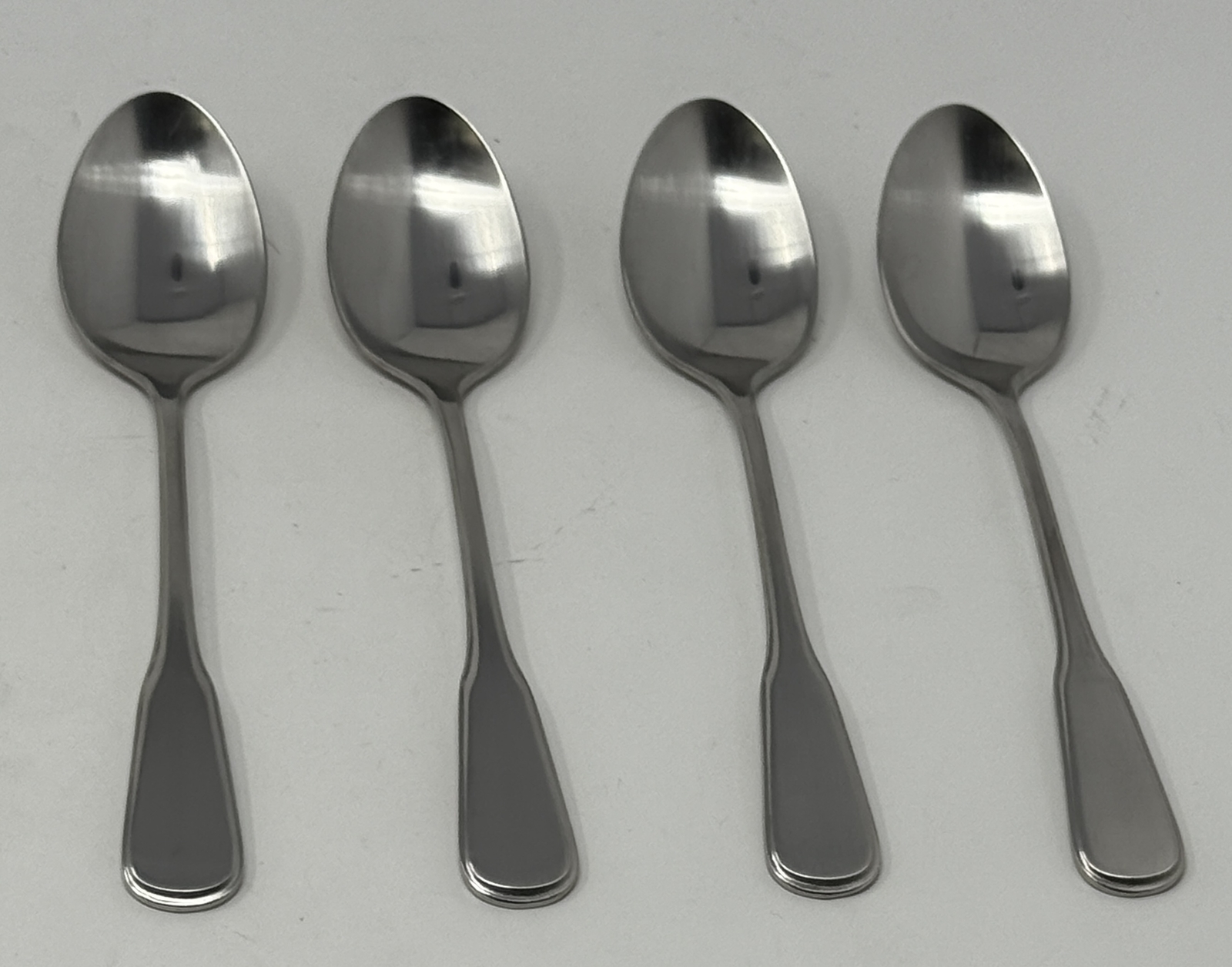 Oneida Independence Set of 4 Teaspoons 6"