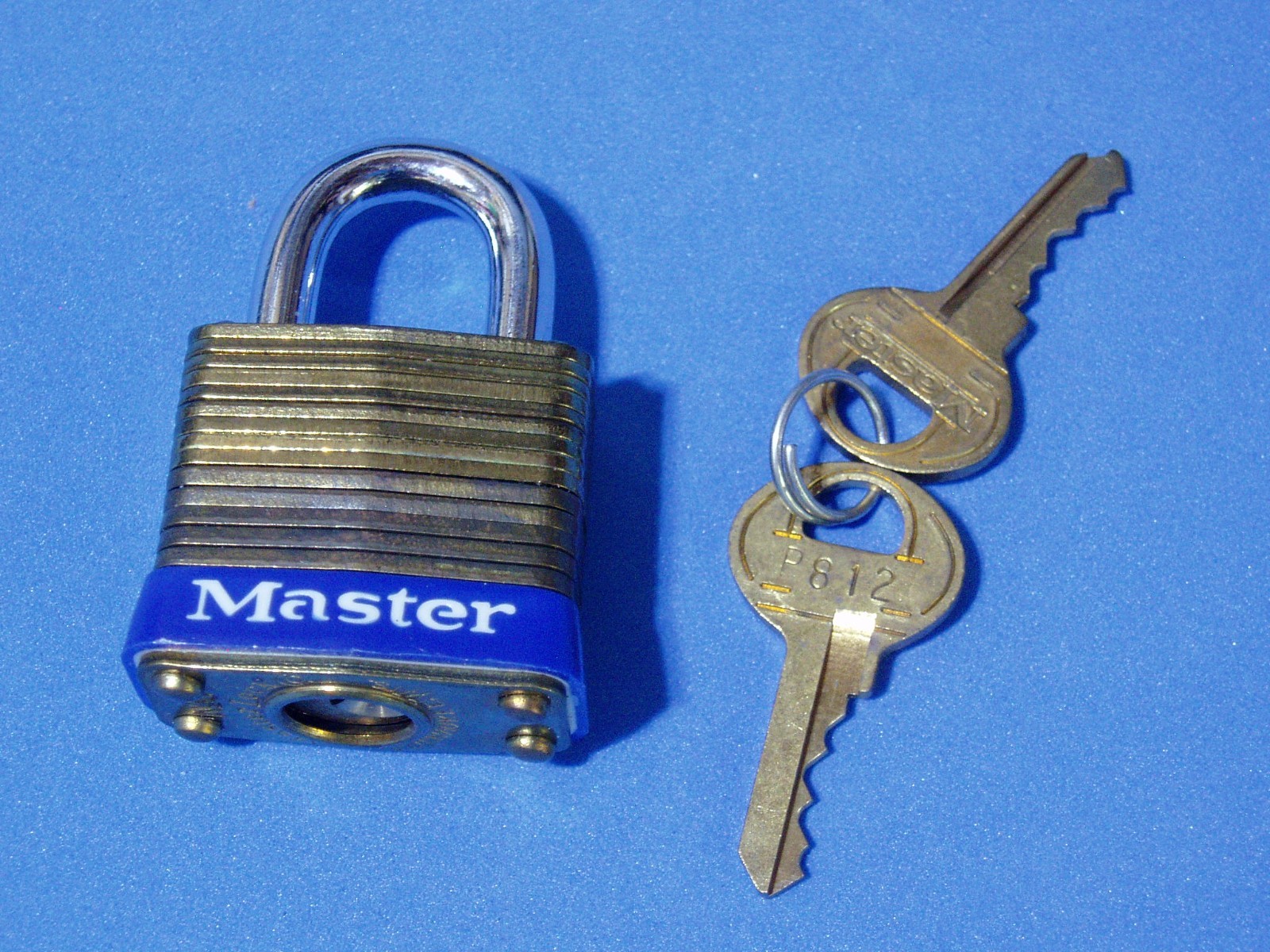 VINTAGE MASTER PADLOCK #8 MADE IN USA P812 KEYED BRASS BODY SAME SIZE AS #7