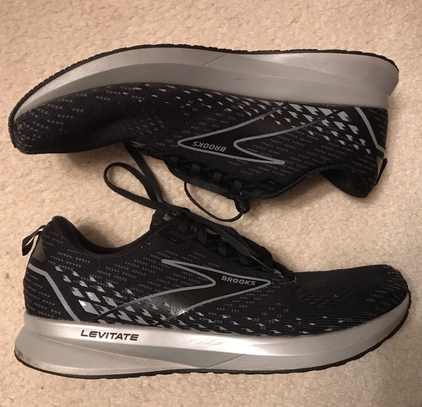 Brooks Men’s Levitate Black Running Shoes Size 10 D (insole 11 1/4 Inches)