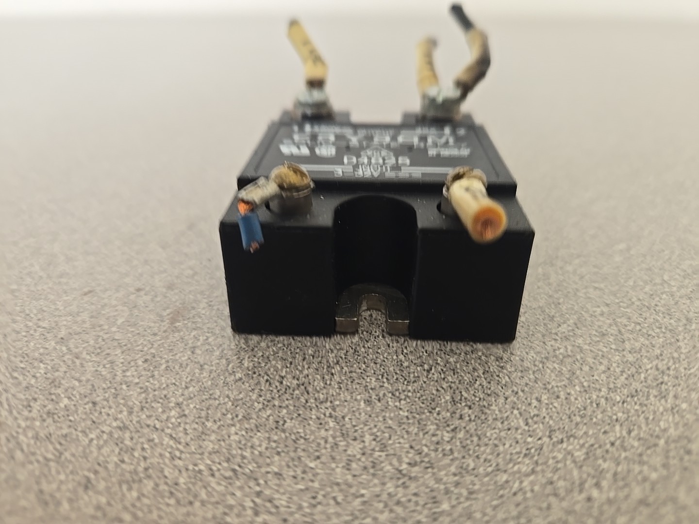 CRYDOM D4825 Solid State Relay Output 480VAC 25A Input 3-32VDC