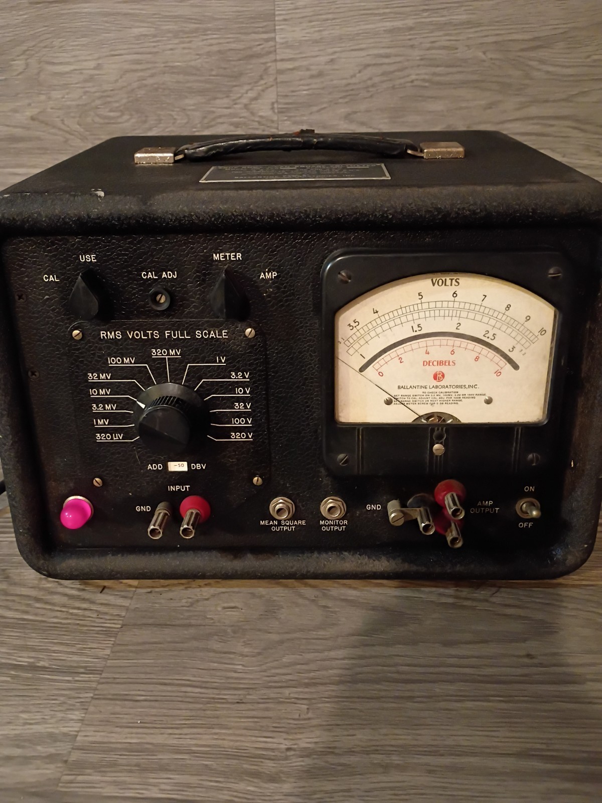 True Root-mean-square Voltmeter Model 320