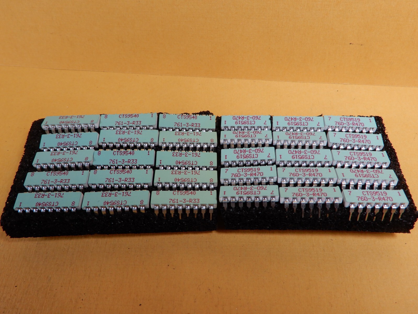 CTS 761-3-R33 16 Pin Resistor Networks Qty 40 NOS