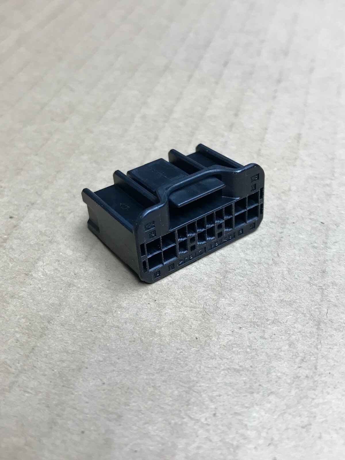 Lot of 2 Pcs Sumitomo 6098-5607 Connector (18-Way F 0.64)- BRAND NEW & FREE SHIP
