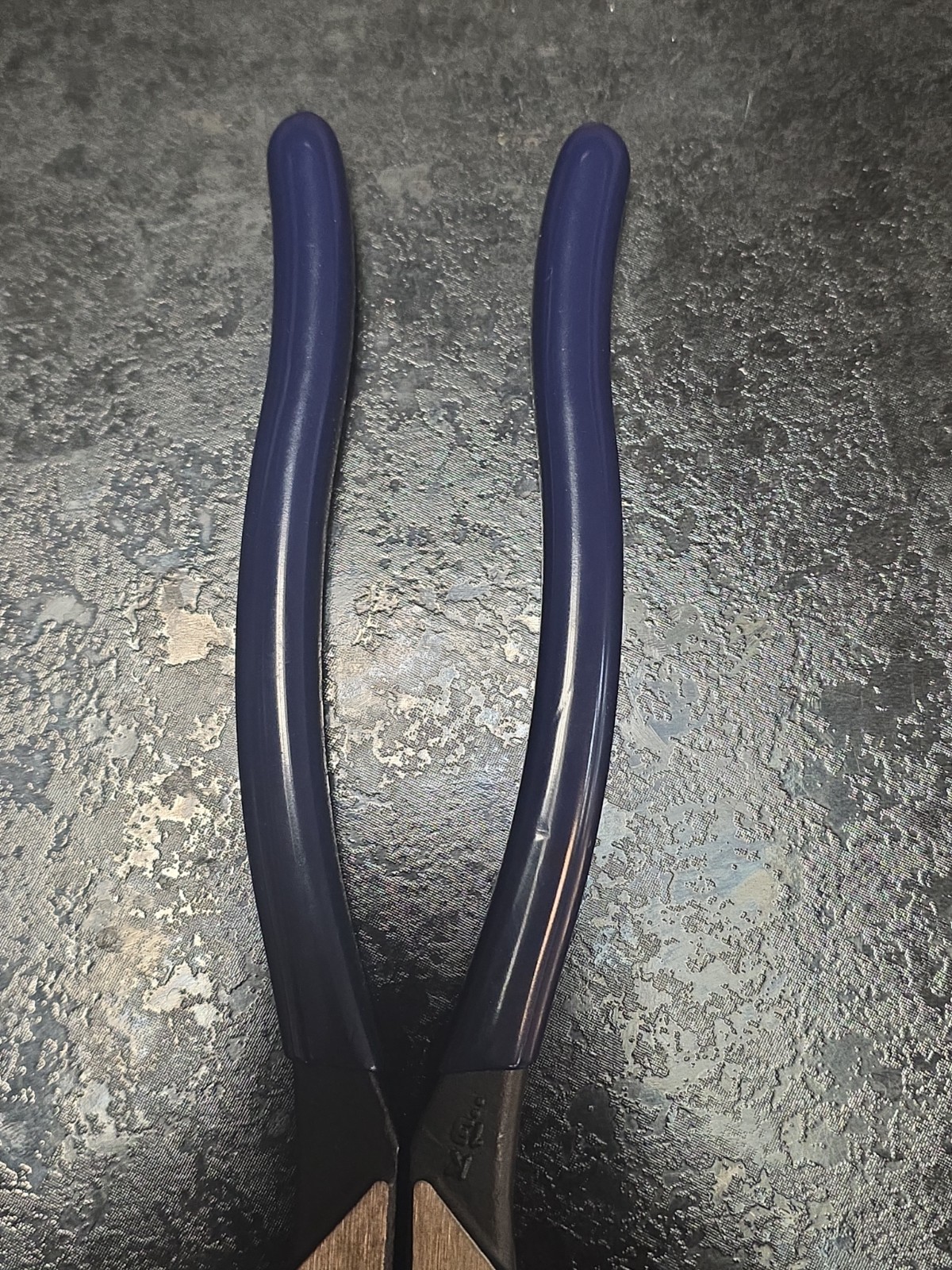 Klein Tools D213-9NE 9" High-Leverage Side Cutting Pliers