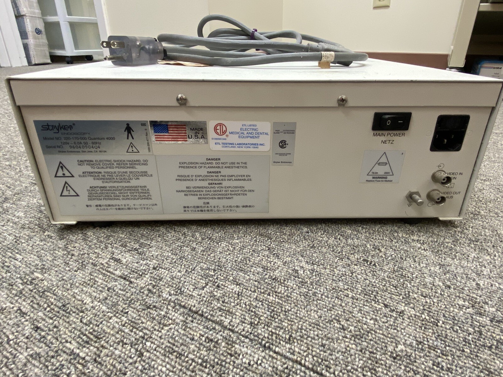 Stryker Quantum 4000 Light Source