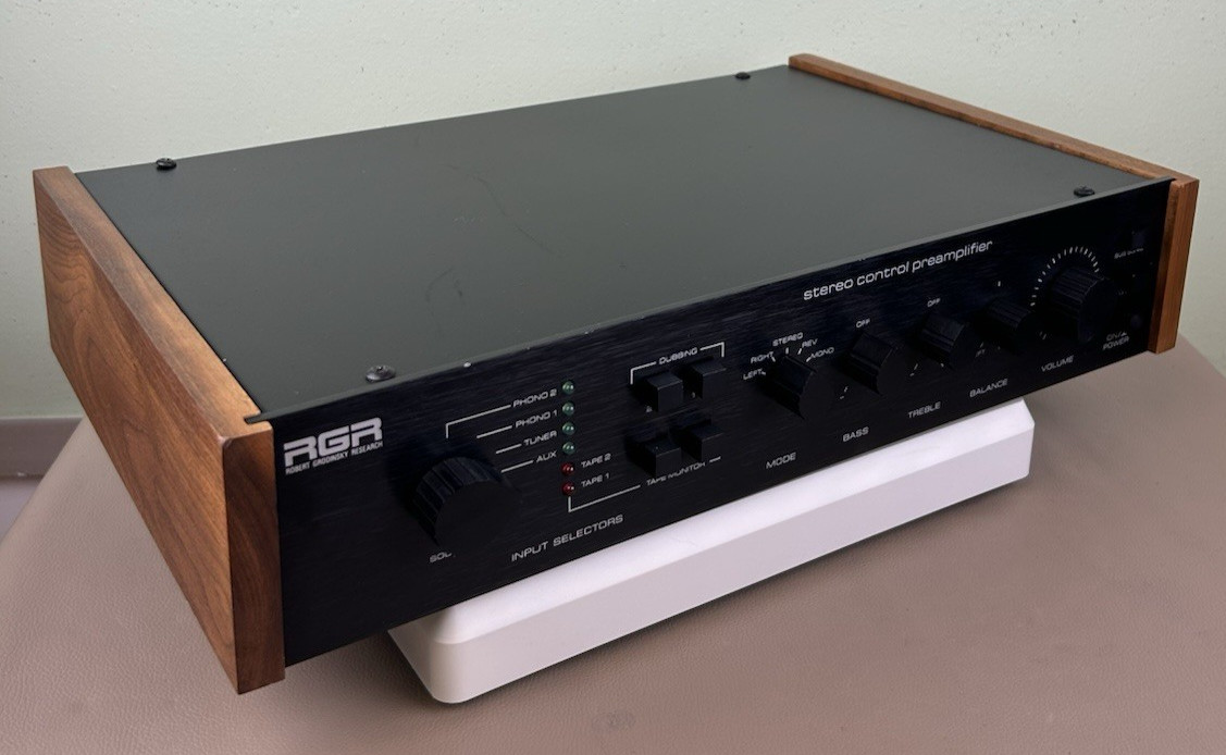 ROBERT GRODINSKY RESEARCH (RGR) MODEL FOUR STEREO PREAMPLIFIER COOL