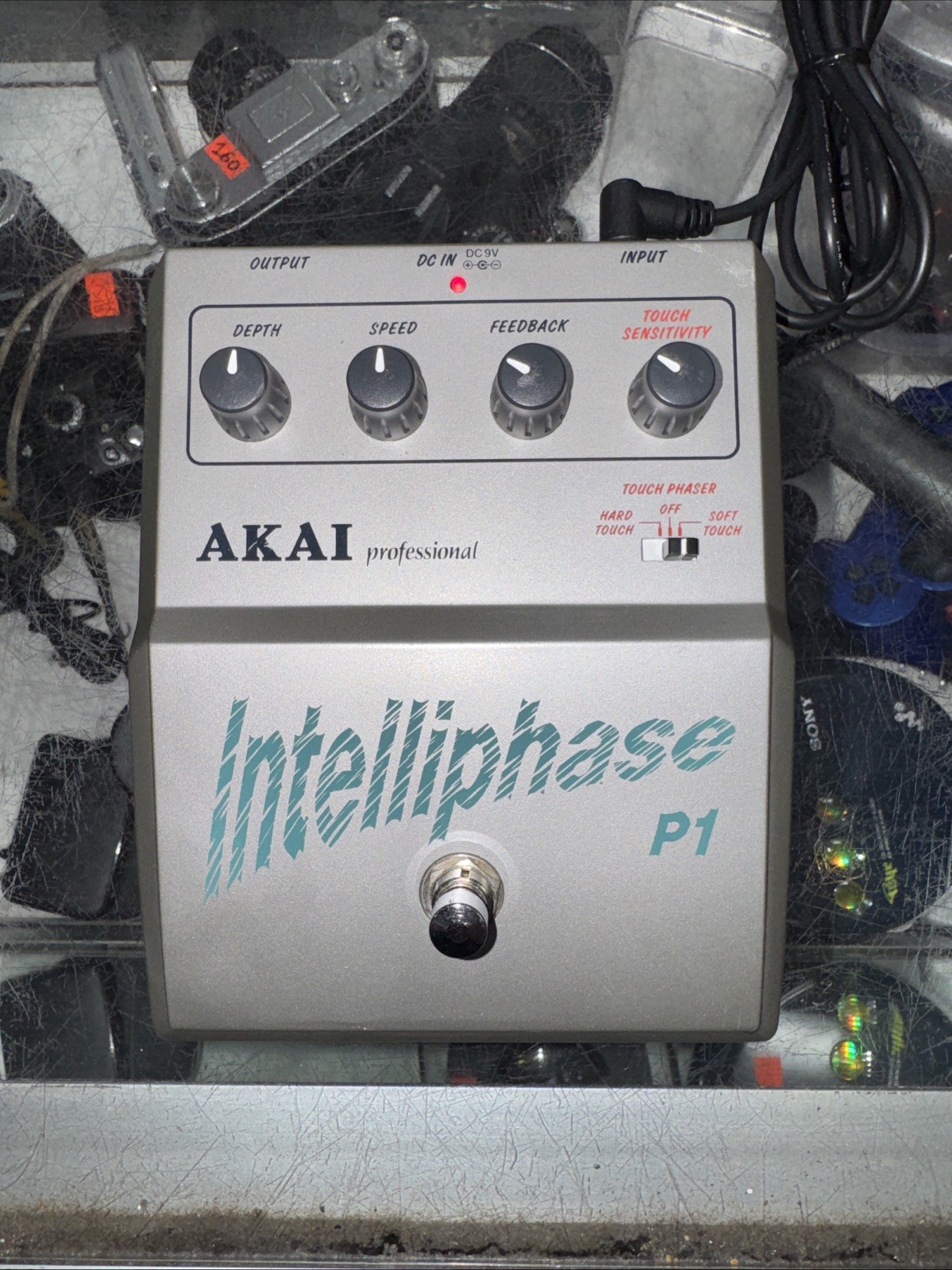 AKAI Intelliphase P1 Analog Phaser - Vintage Dynamic Touch Phasing Effect